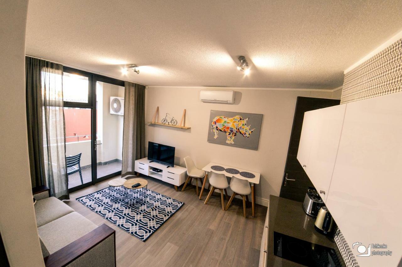 Ikon Self Catering Apartment Windhoek Luaran gambar